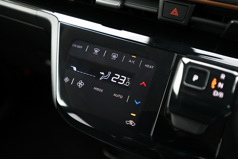 Cụm điều khiển trung tâm của Nissan Sakura 2022 Cụm điều khiển trung tâm của Nissan Sakura 2022