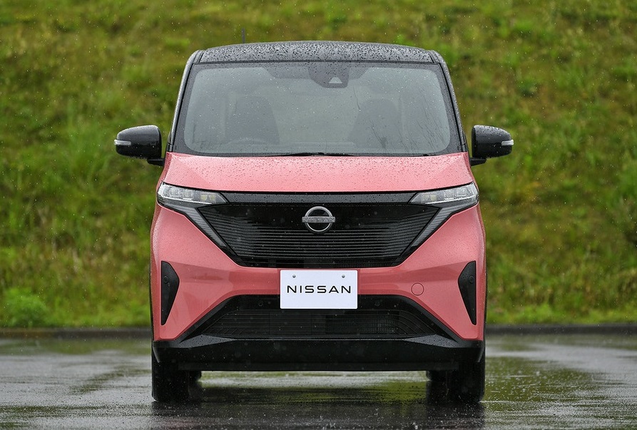 Cận cảnh thiết kế đầu xe của Nissan Sakura 2022 Cận cảnh thiết kế đầu xe của Nissan Sakura 2022