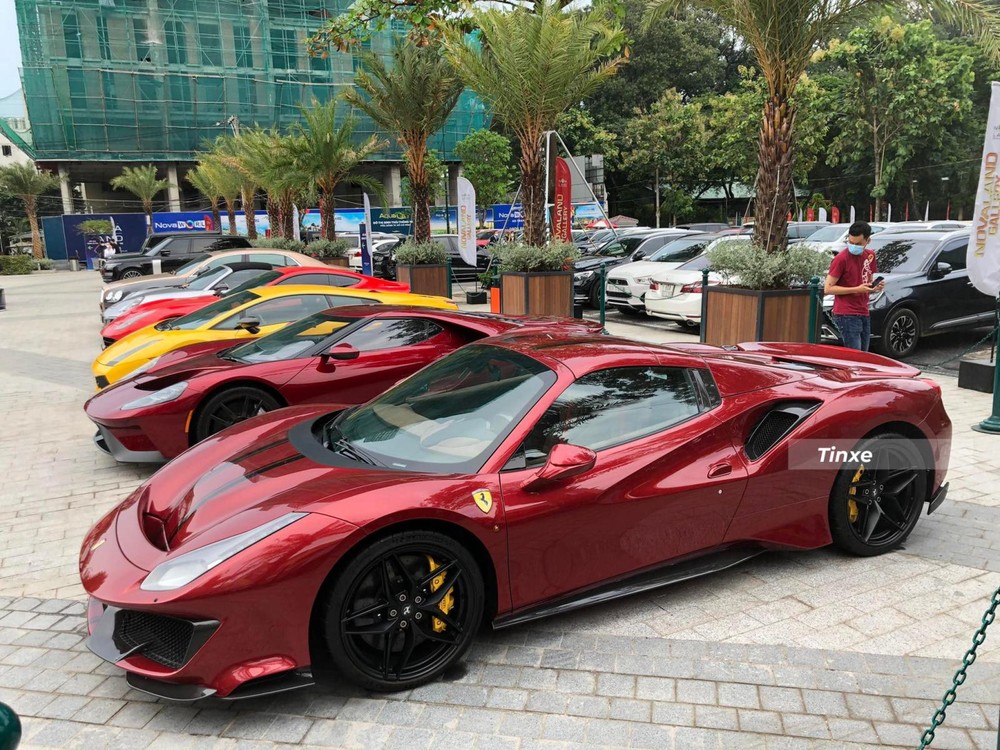 Chiếc siêu xe Ferrari 488 Pista Spider thứ 2 về nước mang mã màu sơn Rosso Fiorano