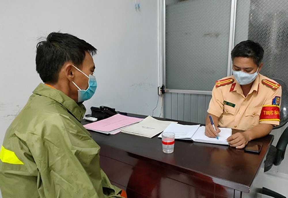Từ ngày 21/5, người vi phạm giao thông có thể nộp phạt nguội tại địa phương mình cư trú. Từ ngày 21/5, người vi phạm giao thông có thể nộp phạt nguội tại địa phương mình cư trú.