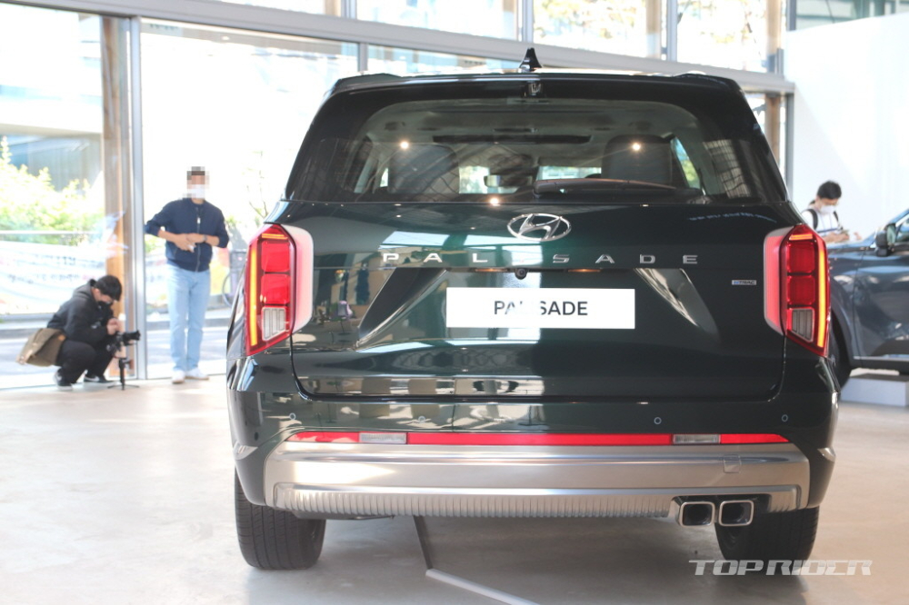 Thiết kế phía sau của Hyundai Palisade 2023 được cải tiến nhẹ