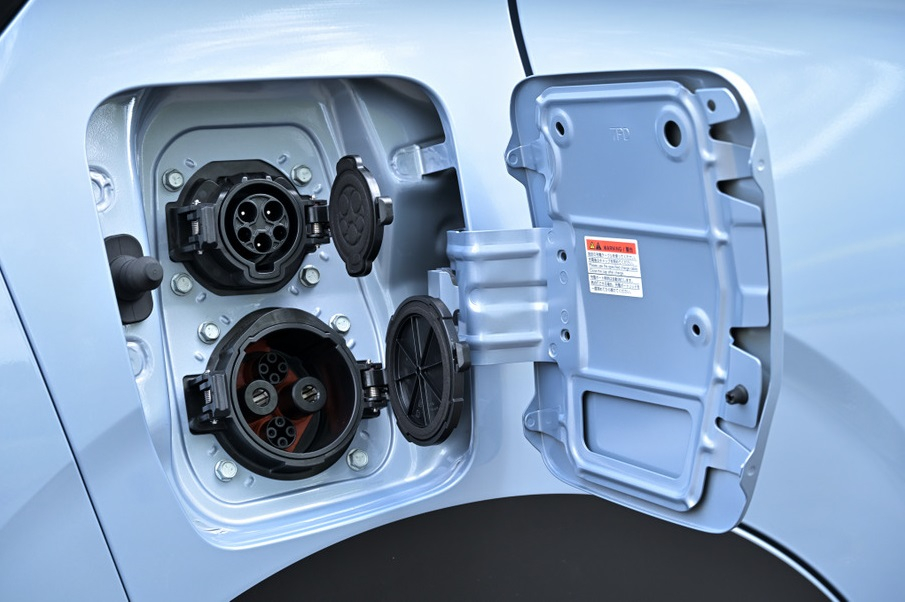Cổng sạc của Mitsubishi eK Cross EV Cổng sạc của Mitsubishi eK Cross EV