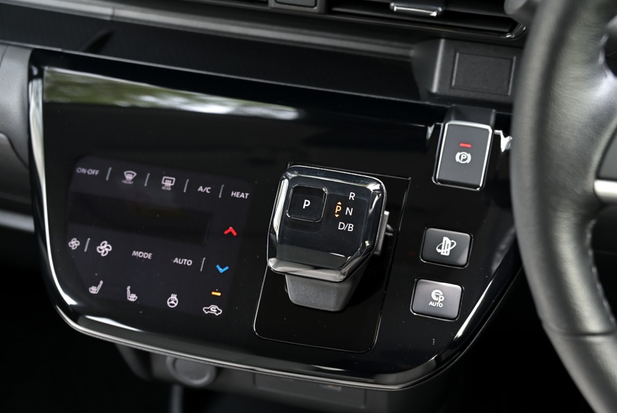 Cần số điều khiển điện tử của Mitsubishi eK Cross EV Cần số điều khiển điện tử của Mitsubishi eK Cross EV