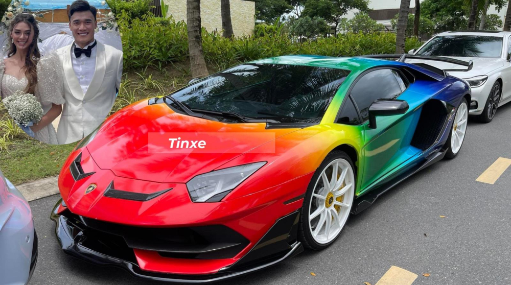 Siêu xe Lamborghini Aventador SVJ màu cầu vồng tham dự vào đám cưới của Bùi Tiến Dũng với bạn gái tây, Dianka Zakhidova Siêu xe Lamborghini Aventador SVJ màu cầu vồng tham dự vào đám cưới của Bùi Tiến Dũng với bạn gái tây, Dianka Zakhidova