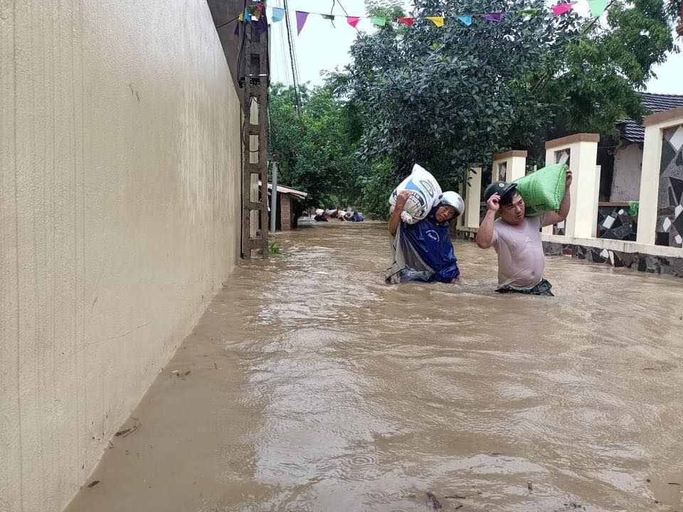 Khu vực huyện Tam Đảo bị ngập đến thắt lưng Khu vực huyện Tam Đảo bị ngập đến thắt lưng