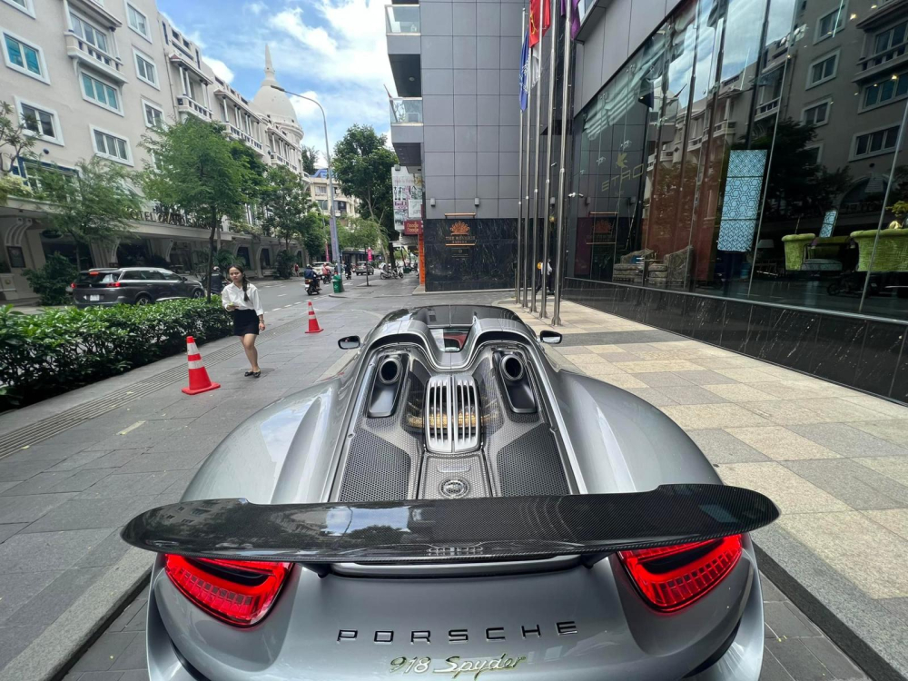 Porsche 918 Spyder của doanh nhân Việt mới lăn bánh tại Sài thành