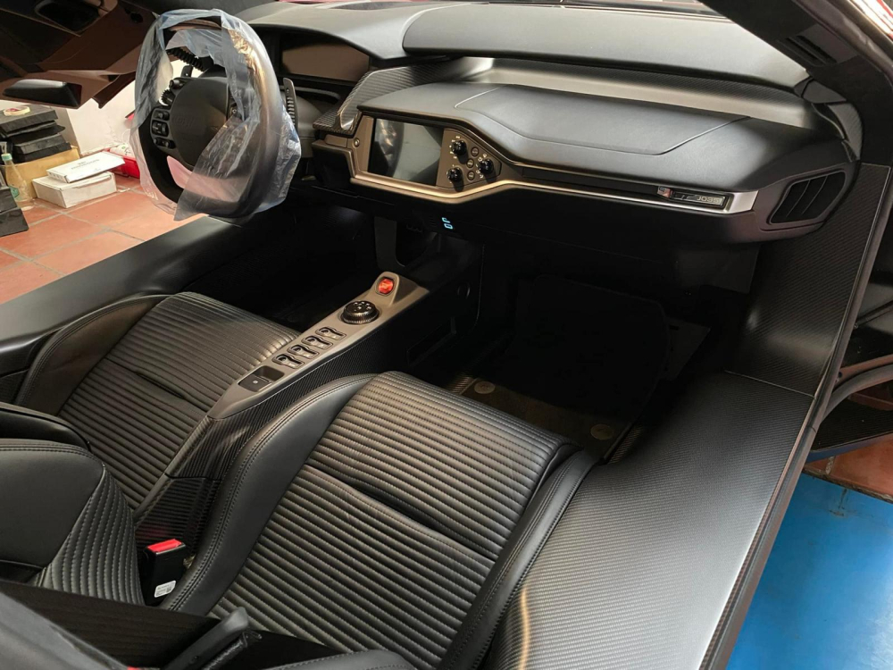 Bên trong khoang lái xe Ford GT thế hệ mới Bên trong khoang lái xe Ford GT thế hệ mới