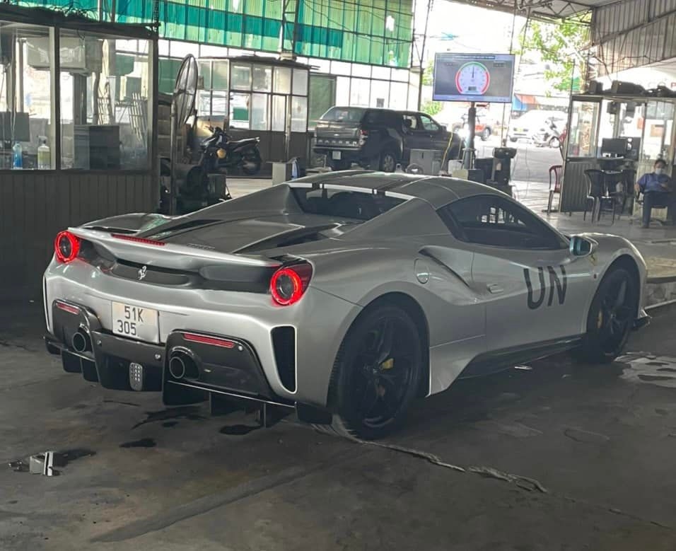 Đây là chiếc siêu xe Ferrari 488 Pista Spider thứ 2 ra biển số tại Việt Nam Đây là chiếc siêu xe Ferrari 488 Pista Spider thứ 2 ra biển số tại Việt Nam