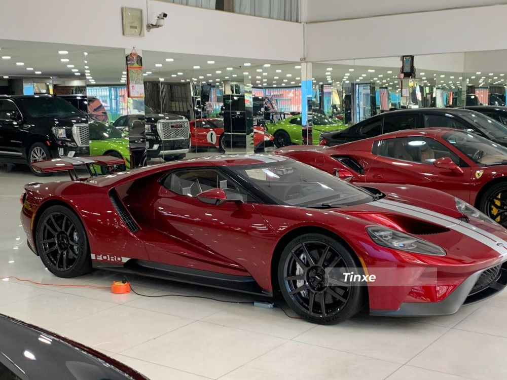 Siêu xe Ford GT thế hệ mới đầu tiên từng đỗ cạnh Ferrari 488 Pista Spider tại showroom bán xe này và cả 2 mới được ông Đặng Lê Nguyên Vũ mua về sưu tầm Siêu xe Ford GT thế hệ mới đầu tiên từng đỗ cạnh Ferrari 488 Pista Spider tại showroom bán xe này và cả 2 mới được ông Đặng Lê Nguyên Vũ mua về sưu tầm