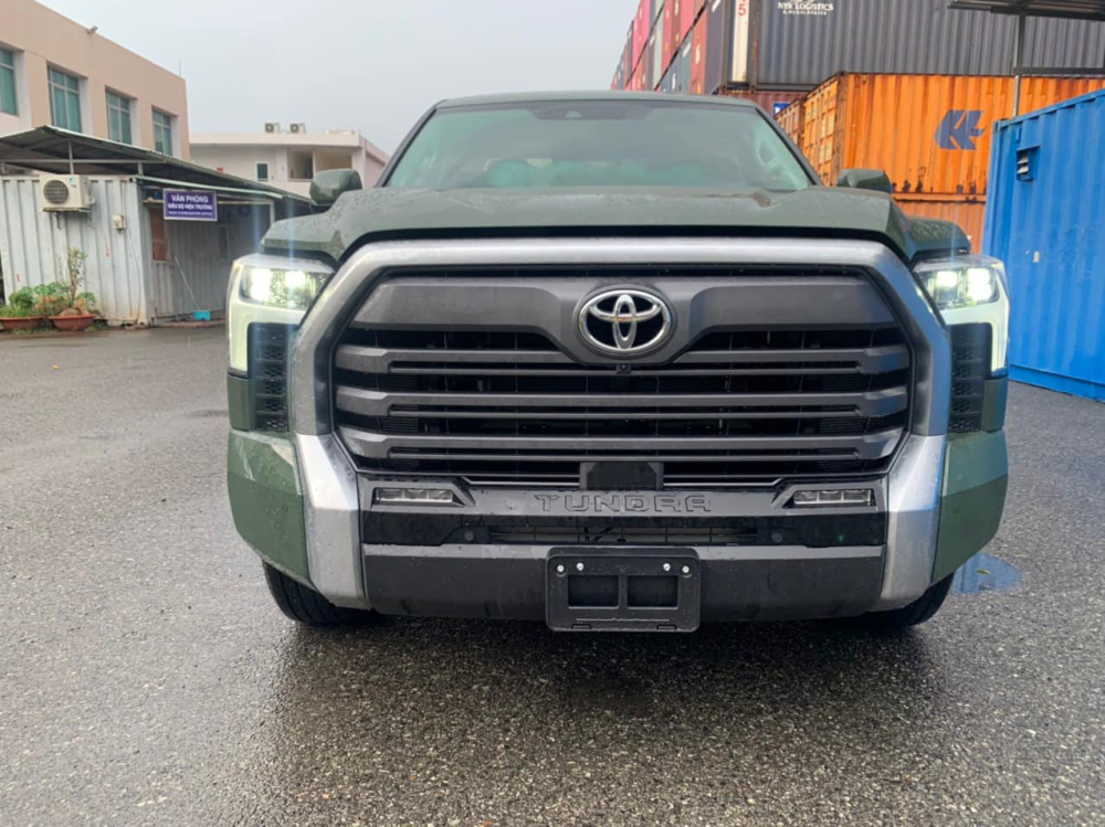 Cận cảnh thiết kế đầu xe của chiếc Toyota Tundra 2022 đầu tiên tại Việt Nam Cận cảnh thiết kế đầu xe của chiếc Toyota Tundra 2022 đầu tiên tại Việt Nam