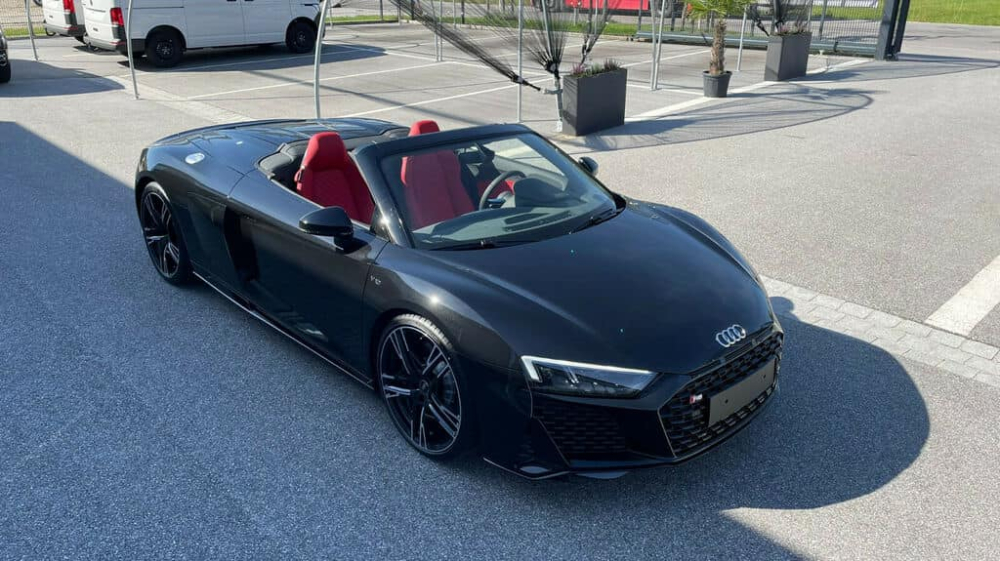 Audi R8 V10 Spyder bản nâng cấp mới nhất nhìn từ trên cao