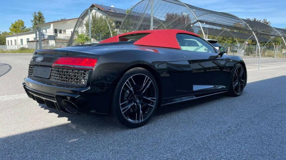 Siêu xe mui trần Audi R8 V10 Spyder bản nâng cấp thứ 2 nhăm nhe về nước, màu sơn và mui xe kết hợp hài hòa