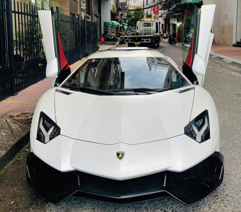 Lộ diện chủ xe Lamborghini Aventador Lộ diện chủ xe Lamborghini Aventador LP720-4 50º Anniversario mới về xứ Huế mộng mơ định cư