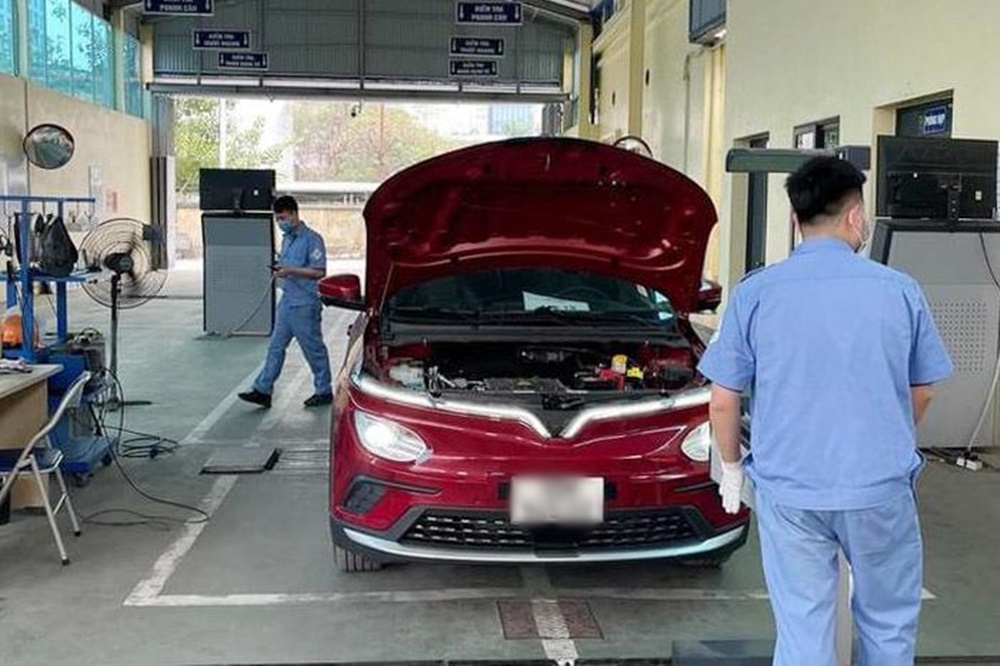 Đăng kiểm ô tô điện sẽ được bỏ công đoạn kiểm tra khí thải và bảo vệ môi trường. Đăng kiểm ô tô điện sẽ được bỏ công đoạn kiểm tra khí thải và bảo vệ môi trường.