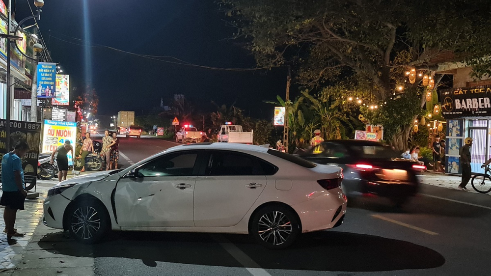 Chiếc Kia K3 bị hư hỏng sau vụ tai nạn Chiếc Kia K3 bị hư hỏng sau vụ tai nạn