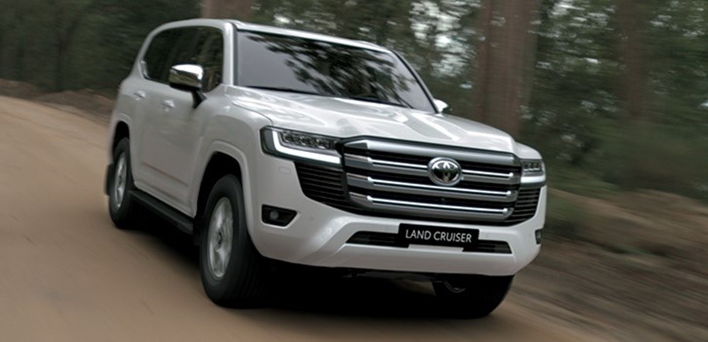 Giá xe Toyota Land Cruise được niêm yết ở mức 4,1 tỷ đồng. Xe có khoảng gầm sáng 235 mm. Giá xe Toyota Land Cruise được niêm yết ở mức 4,1 tỷ đồng. Xe có khoảng gầm sáng 235 mm.