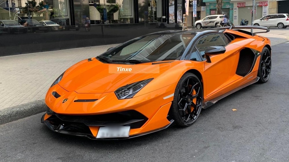 Siêu xe mui trần của Lamborghini Aventador SVJ Roadster lúc mới về nước Siêu xe mui trần của Lamborghini Aventador SVJ Roadster lúc mới về nước