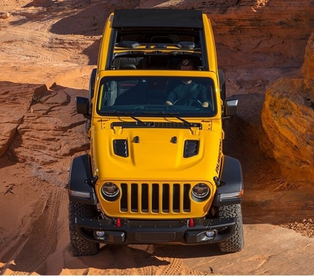 Jeep Wrangler dù có khoảng gầm sáng thấp hơn một chút so với người anh em của mình nhưng khả năng lội nước vẫn giữ nguyên ở mức 728 mm. Jeep Wrangler dù có khoảng gầm sáng thấp hơn một chút so với người anh em của mình nhưng khả năng lội nước vẫn giữ nguyên ở mức 728 mm.