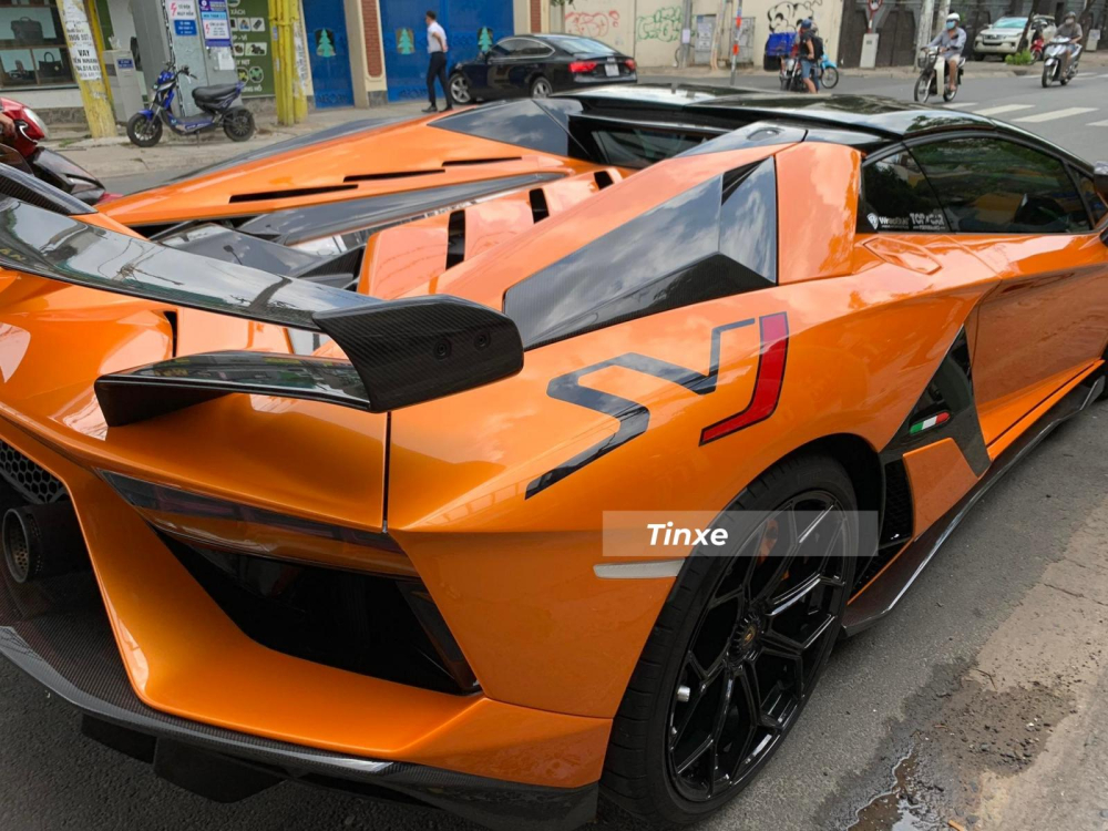 Vẻ đẹp của si&ecirc;u xe Lamborghini Aventador SVJ Roadster độc nhất Việt Nam