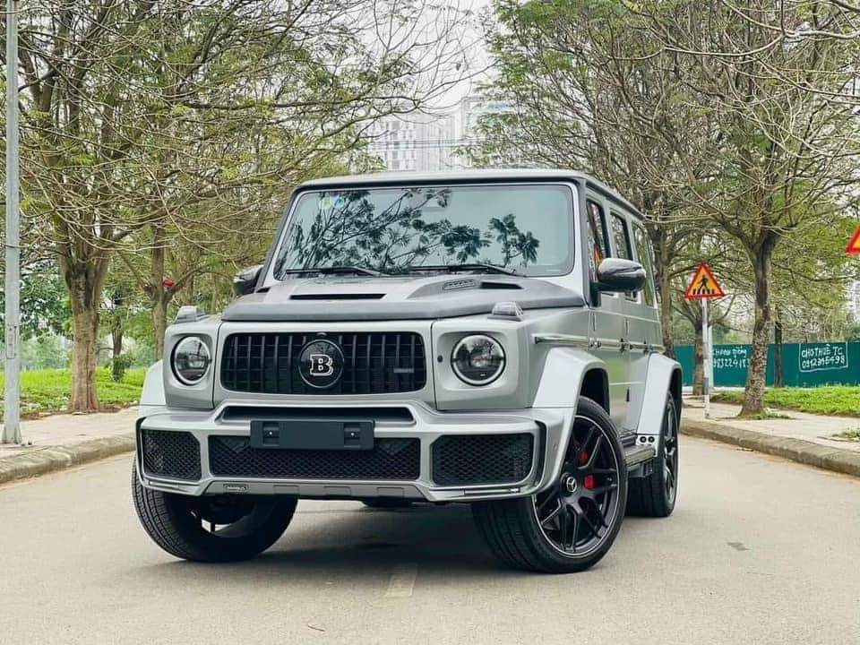 Kh&ocirc;ng chỉ sở hữu m&agrave;u hot, chiếc Mercedes-AMG G63 n&agrave;y c&ograve;n c&oacute; sẵn bản độ Brabus, gi&aacute; trải nghiệm tr&ecirc;n 13 tỷ đồng