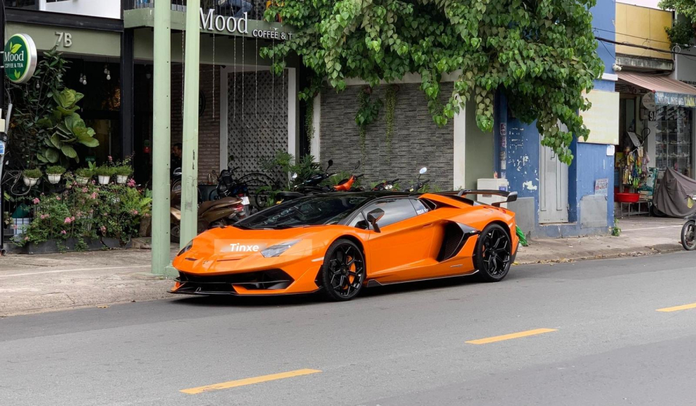 Chiếc xe Lamborghini Aventador SVJ Roadster n&agrave;y c&oacute; m&agrave;u cam