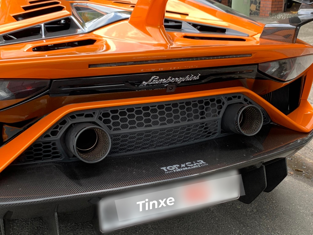 Cận cảnh khẩu ph&aacute;o của si&ecirc;u xe Lamborghini Aventador SVJ Roadster