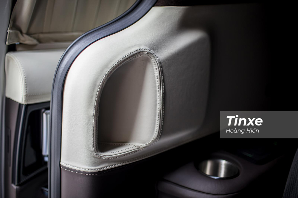 KIA Carnival Royal vẫn c&oacute; một số điểm chưa thực sự ho&agrave;ng gia