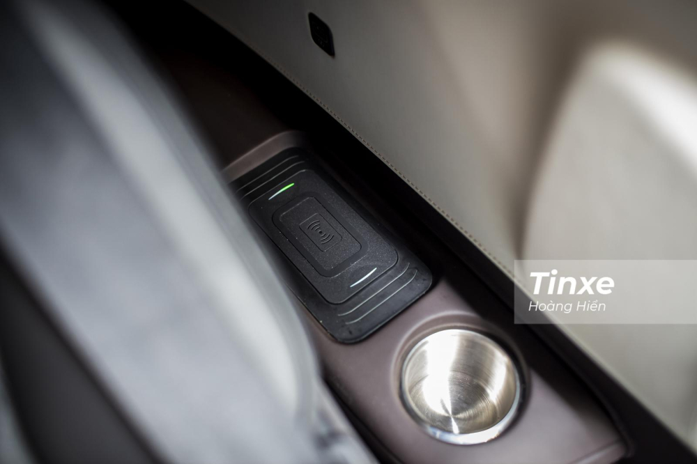 Sạc kh&ocirc;ng d&acirc;y