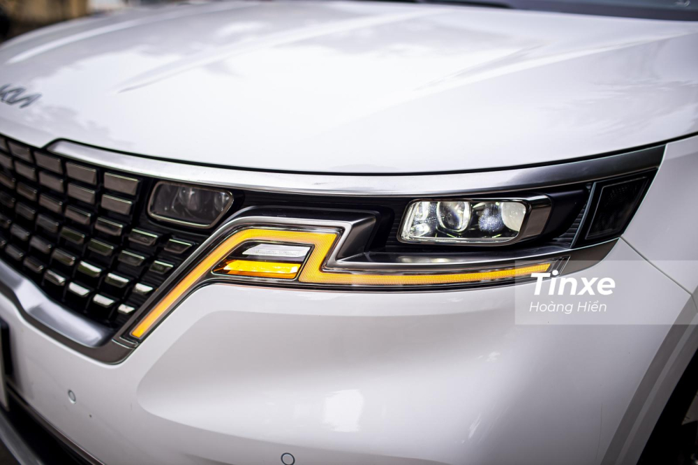 Dải đ&egrave;n LED định vị ban ng&agrave;y t&iacute;ch hợp lu&ocirc;n cả xi-nhan