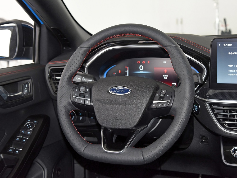 Vô lăng vát đáy thể thao của Ford Focus 2022 Vô lăng vát đáy thể thao của Ford Focus 2022