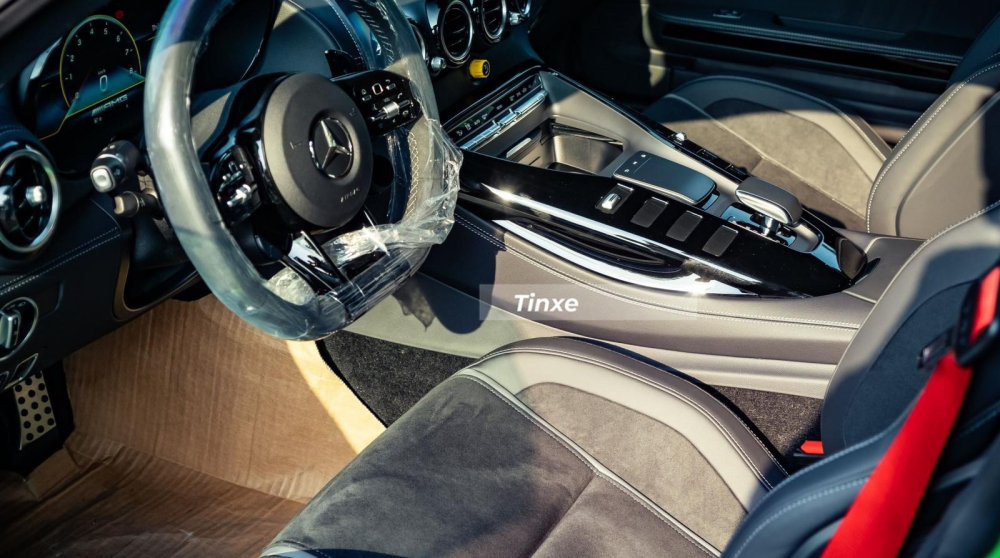 Nội thất của siêu xe Mercedes-AMG GT R mới ra biển số 51K-333.13
