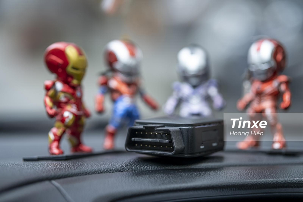 Vcar kết nối với xe thông qua cổng OBD nên có thể đọc được nhiều thông tin từ ECU của xe. Vcar kết nối với xe thông qua cổng OBD nên có thể đọc được nhiều thông tin từ ECU của xe.