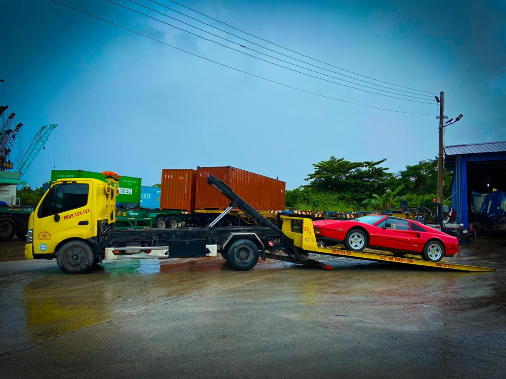 Hiện chưa rõ chủ nhân của chiếc xe Ferrari 328 GTS này cũng như việc xe sẽ mang biển số Việt Nam hay Campuchia