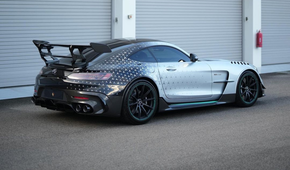 Nhan sắc xe Mercedes-AMG GT Black Series P One Edition của Tunku Ismail Idris Nhan sắc xe Mercedes-AMG GT Black Series P One Edition của Tunku Ismail Idris