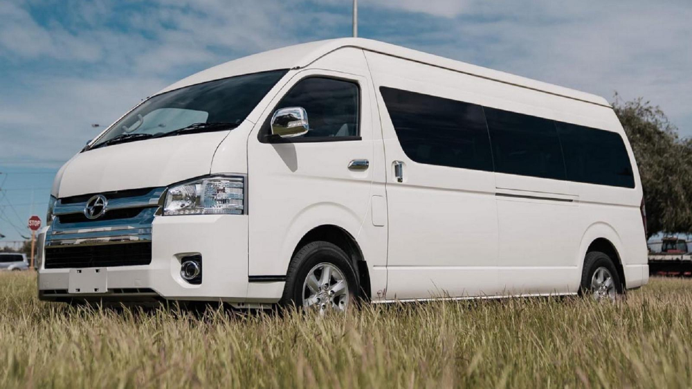 Phiên bản nhái của Toyota Hiace chính là Joylong E6 Phiên bản nhái của Toyota Hiace chính là Joylong E6