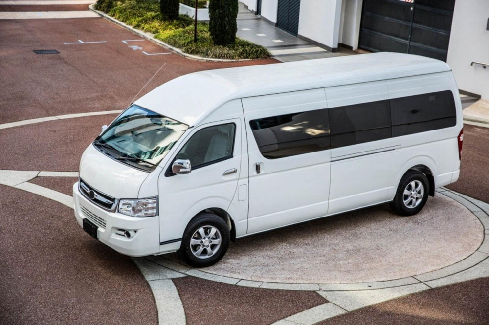 Khác với Toyota Hiace, Joylong E6 là ô tô điện Khác với Toyota Hiace, Joylong E6 là ô tô điện
