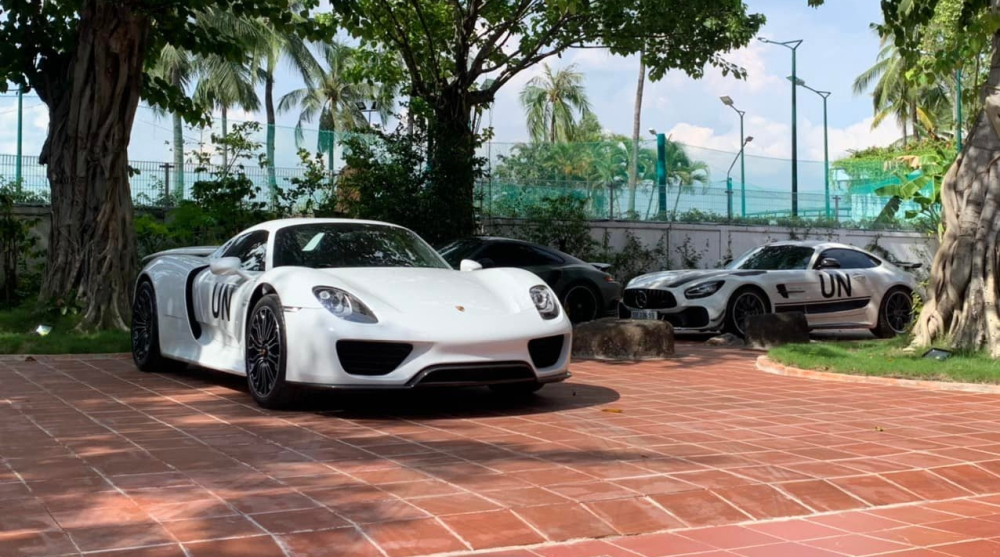 Porsche 918 Spyder mới về garage xe nghìn tỷ đồng của ông Đặng Lê Nguyên Vũ Porsche 918 Spyder mới về garage xe nghìn tỷ đồng của ông Đặng Lê Nguyên Vũ
