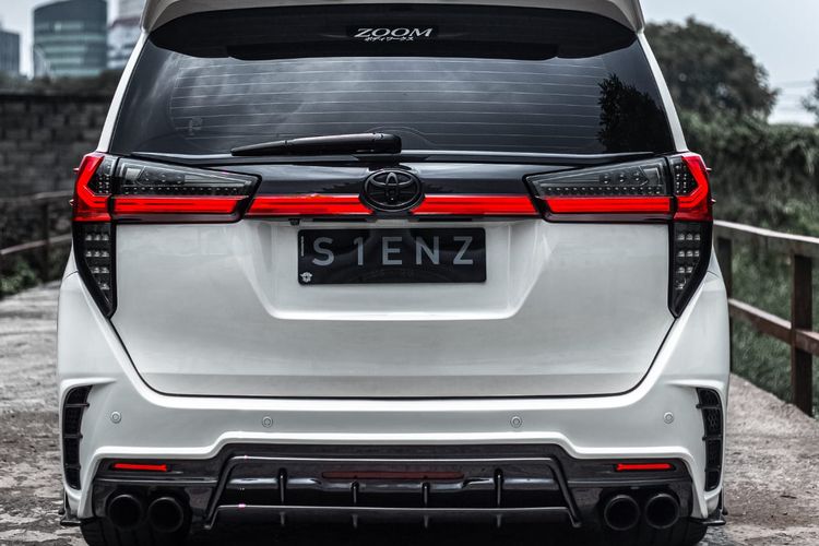 Thiết kế đằng sau của chiếc Toyota Innova độ