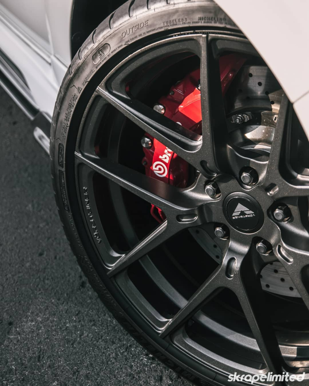 Bộ v&agrave;nh Vorsteiner VFF101 R20 8.5/10.5 với đường k&iacute;nh 20 inch của chiếc Toyota Innova độ