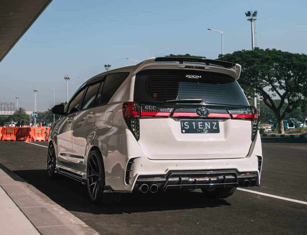Chiếc Toyota Innova l&agrave; th&agrave;nh quả sau 7 th&aacute;ng l&agrave;m việc