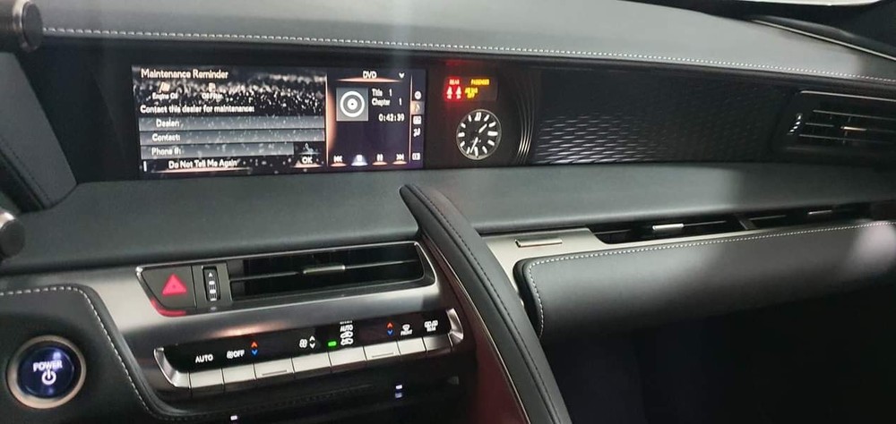 Bảng điều khiển trung tâm của xe Lexus LC 500h