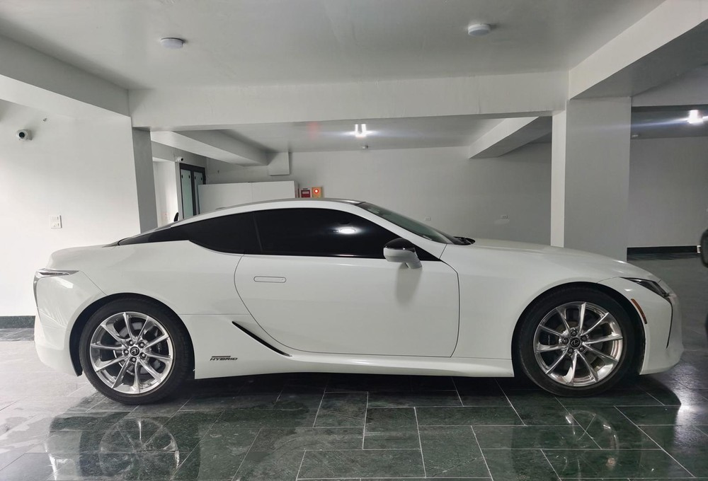 Thiết kế bên hông của xe Lexus LC 500h