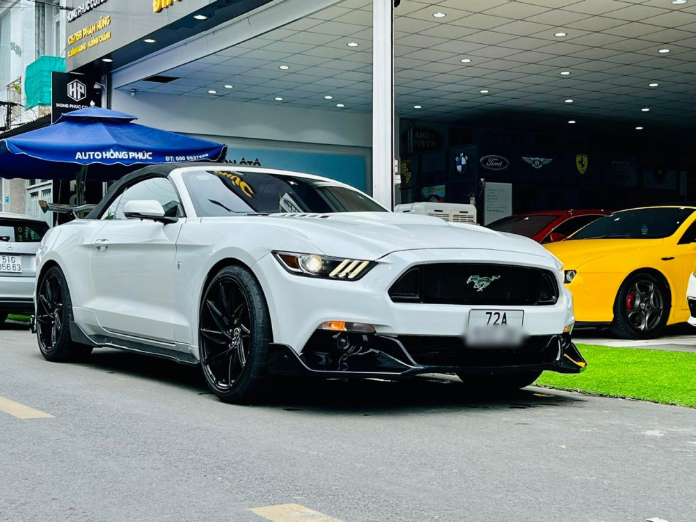 Ford Mustang mui trần chưa đủ độc, tay chơi Vủng Tàu quyết định độ thêm cửa cắt kéo cho xe Ford Mustang mui trần chưa đủ độc, tay chơi Vủng Tàu quyết định độ thêm cửa cắt kéo cho xe
