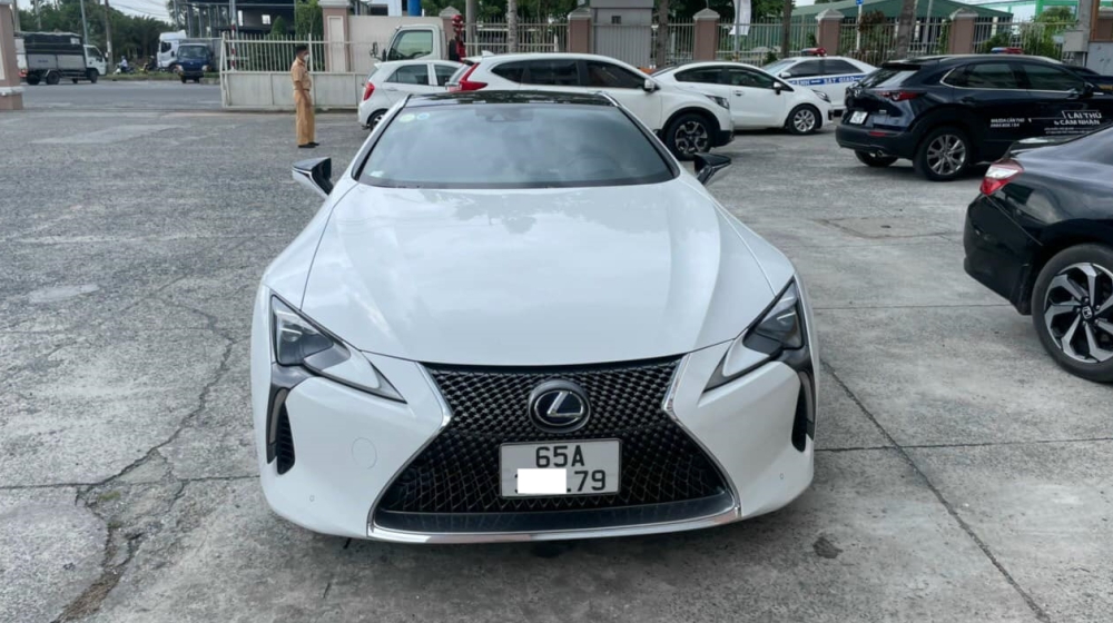 Lexus LC 500h là 1 mẫu xe thể thao hybrid