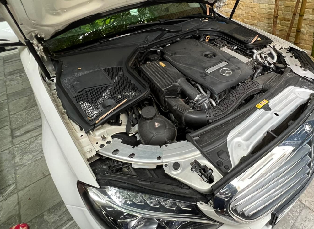 Động cơ xe Mercedes-Benz C250 Exclusive