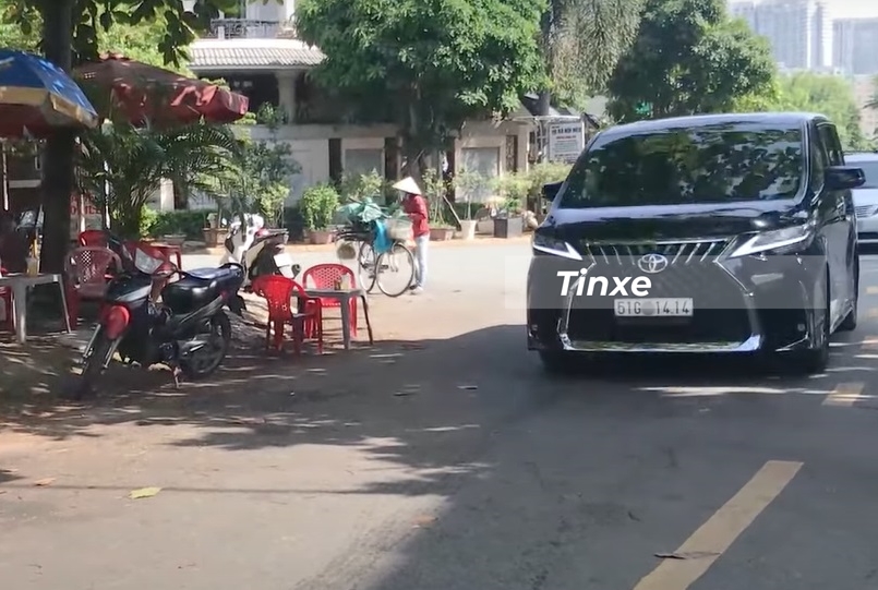 Lexus LM 350 c&oacute; gi&aacute; từ 6,87 tỷ đồng