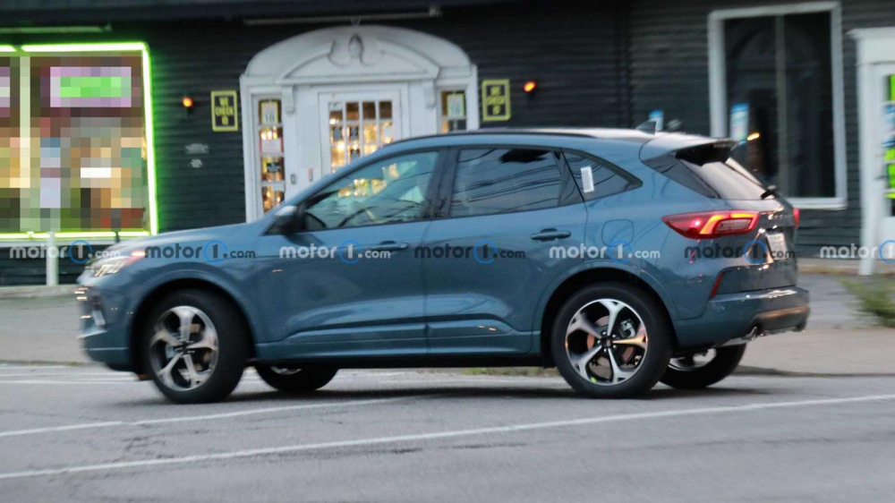 Ford Escape 2023 có thêm vành la-zăng mới Ford Escape 2023 có thêm vành la-zăng mới