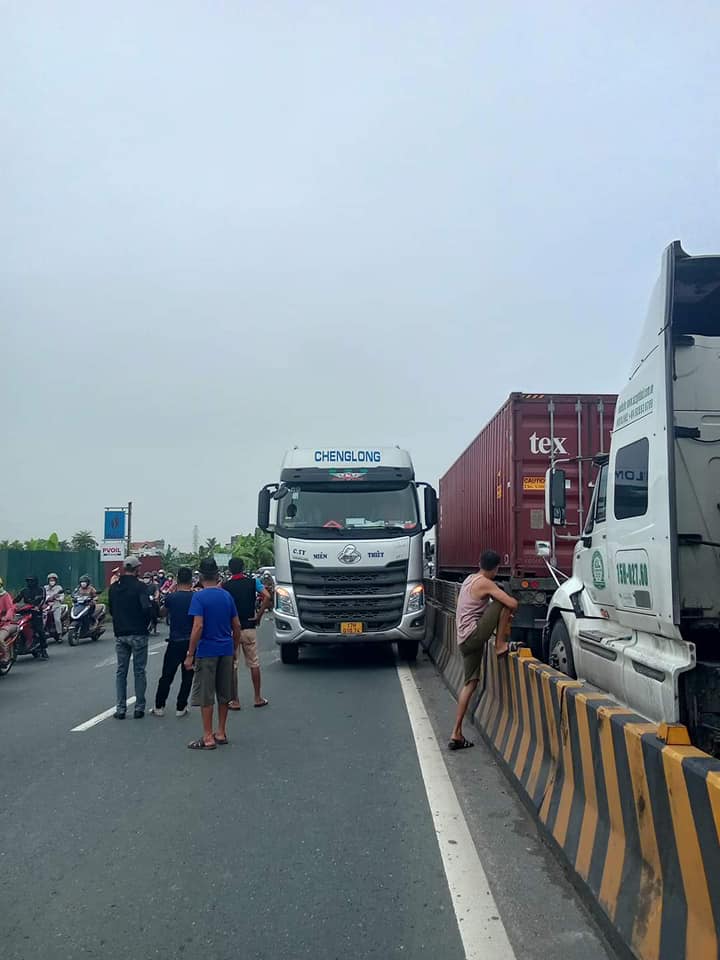 Chiếc xe bồn tại hiện trường Chiếc xe bồn tại hiện trường