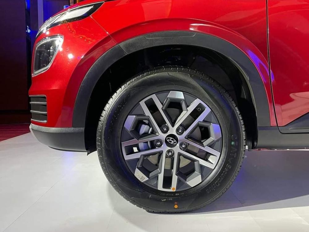 Vành hợp kim 16 inch mới trên Hyundai Venue 2022 bản cao cấp Vành hợp kim 16 inch mới trên Hyundai Venue 2022 bản cao cấp