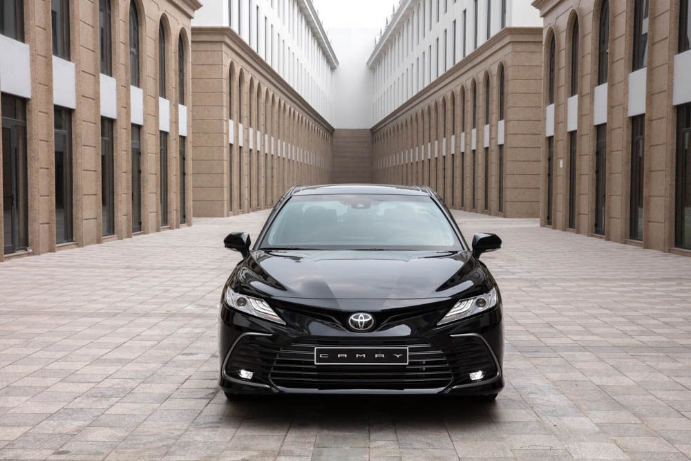 Toyota Camry 2022 dù sụt giảm doanh số nhưng vẫn vững vàng ngôi vương